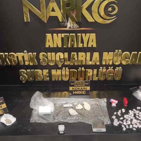 Antalya’da Zehir Tacirleri Üç İlçede Kıskıvrak Yakalandı