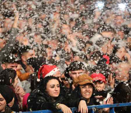 Antalyalılar 2023’ü Cumhuriyet Meydanı’nda Karşıladı