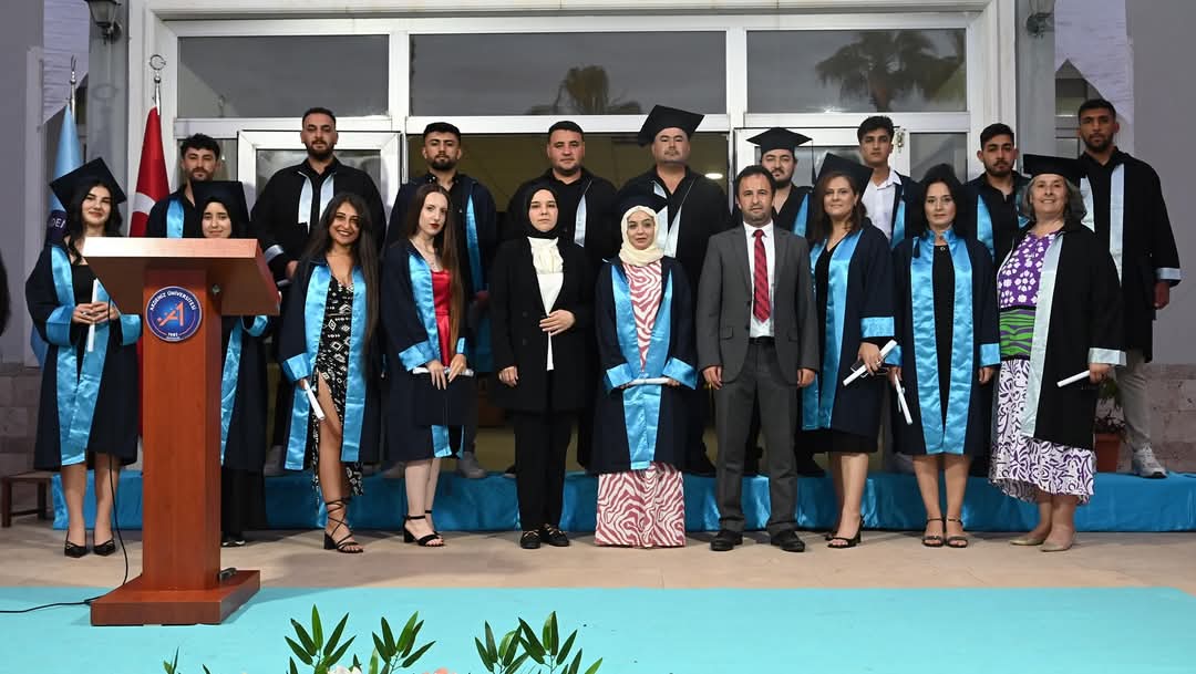 Finike MYO’da Mezuniyet Coşkusu: Gençler Geleceğe Uğurlandı