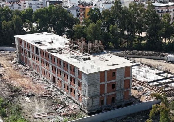 Finike Kaymakamı Musa Kazım Çelik’ten KYK Yurdu İnşaatına Yerinde İnceleme