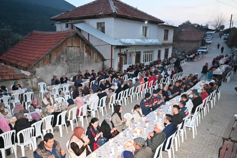 Finike’de Yazır Mahallesi’nde Birlik ve Beraberlik İftarı